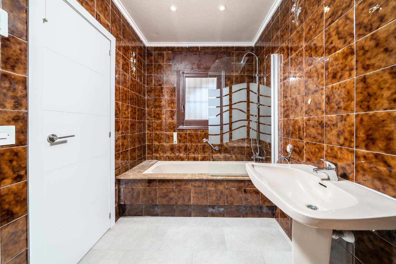 Terrace in villa for sale in Los Balcones