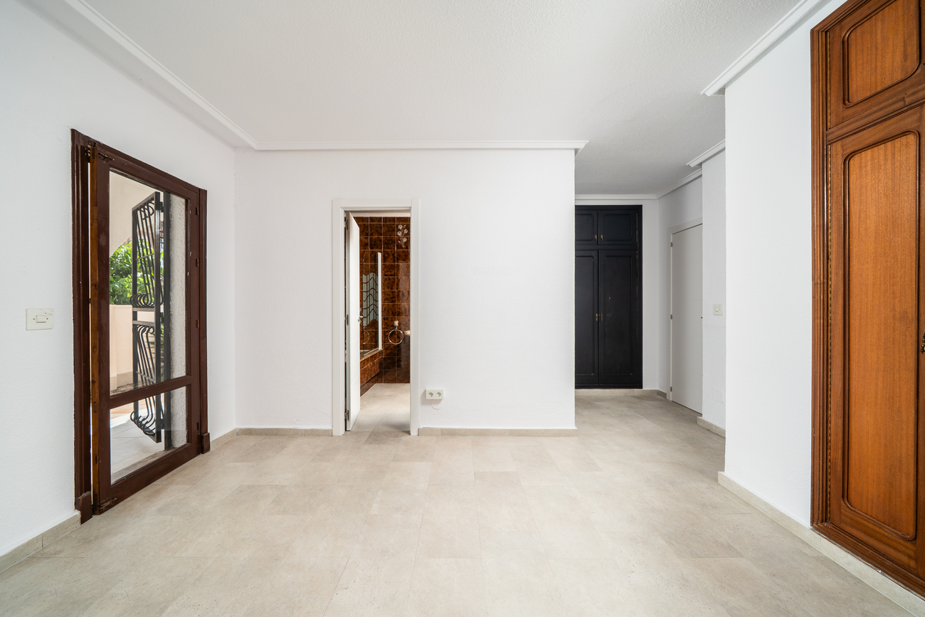 Dining area in villa for sale in Los Balcones