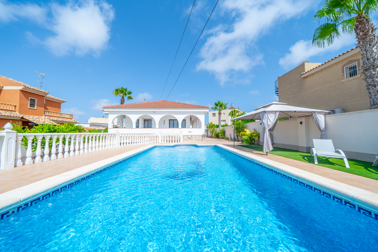 Pool area in villa for sale in Los Balcones