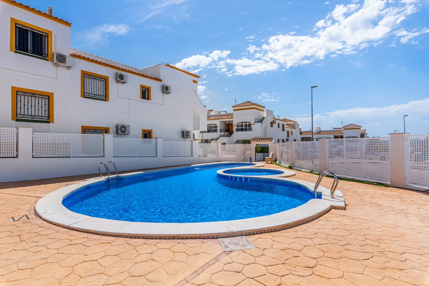 Master bedroom in apartment for sale in Orihuela
