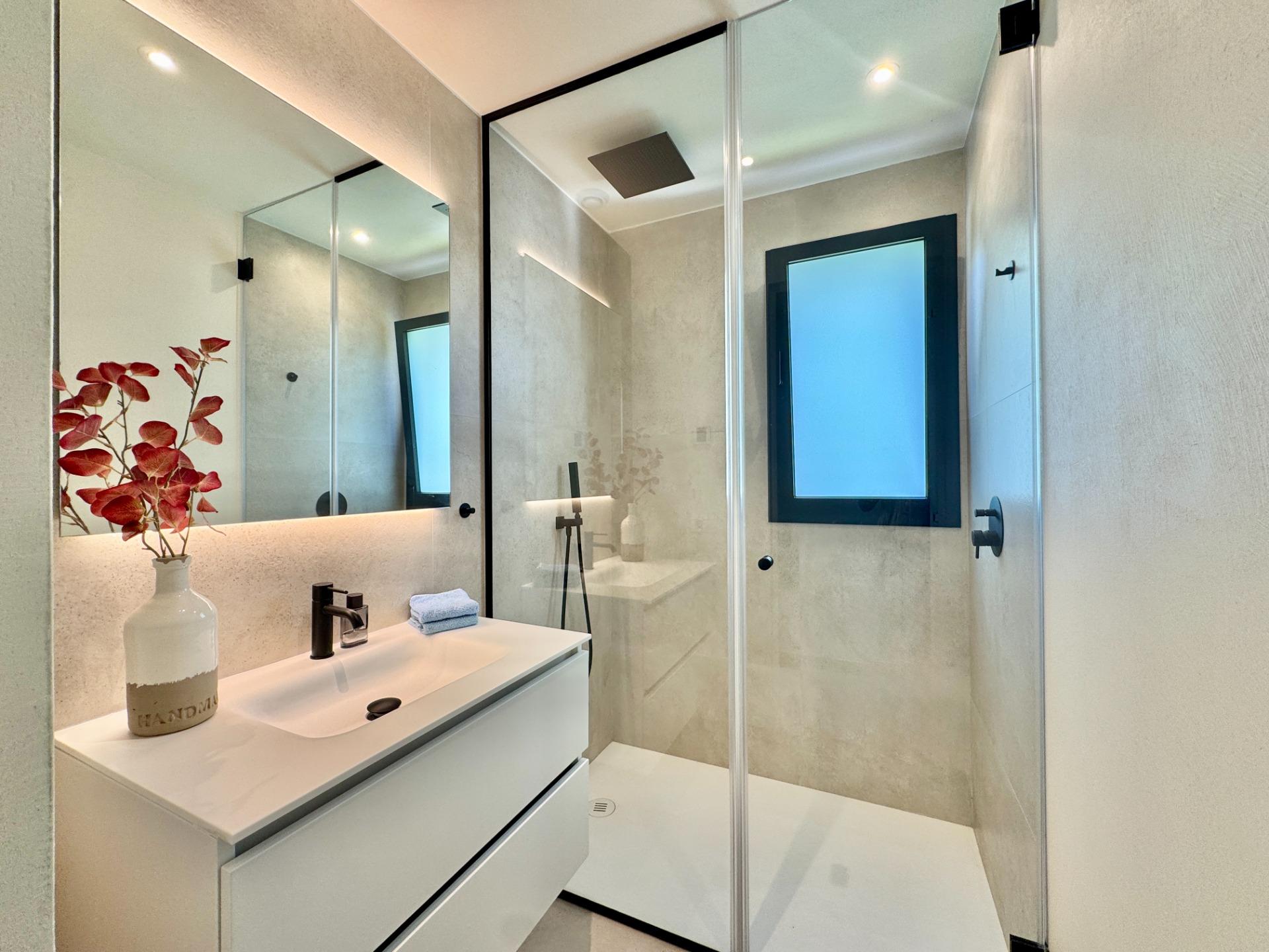 Master bedroom in apartment for sale in Orihuela