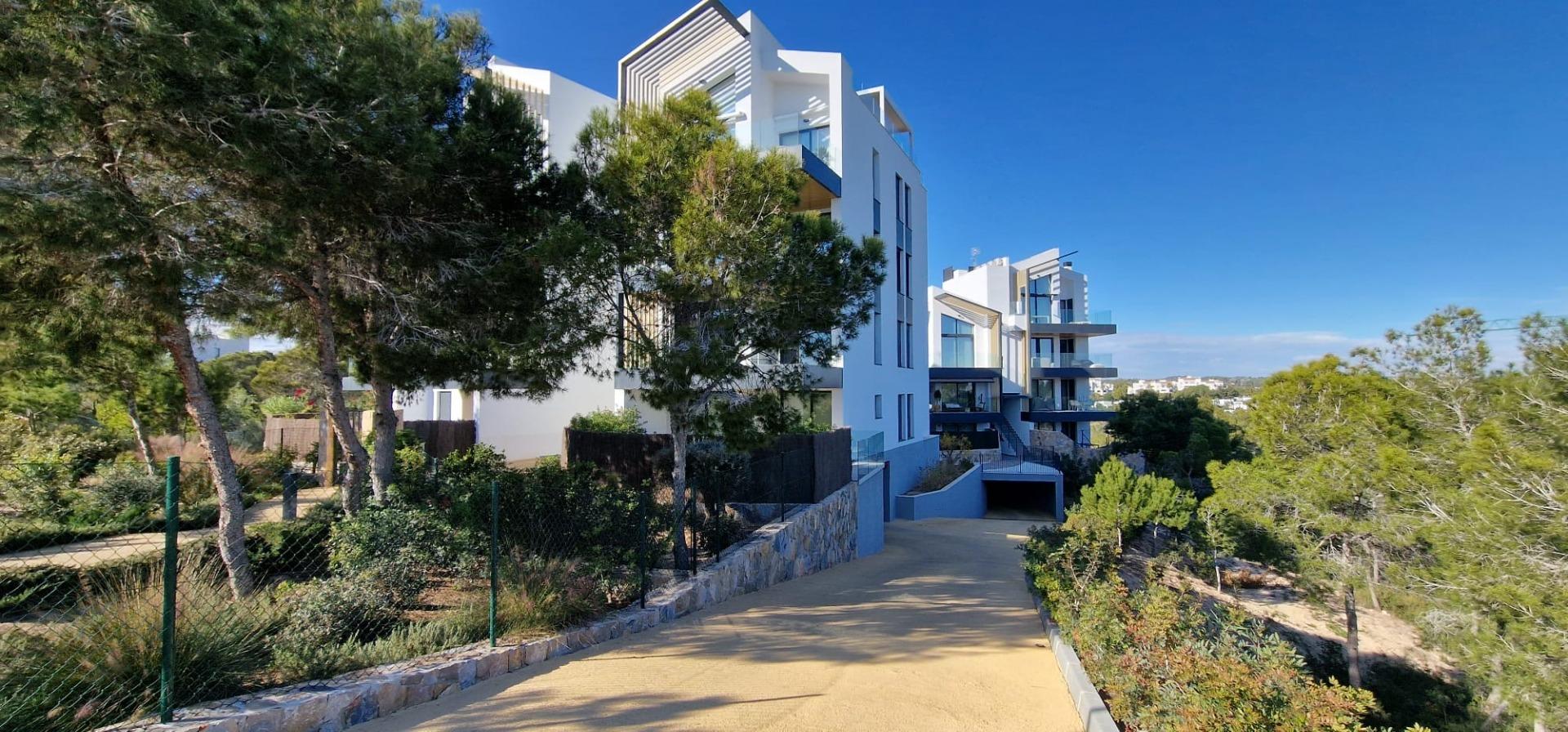 Master bedroom in apartment for sale in Orihuela