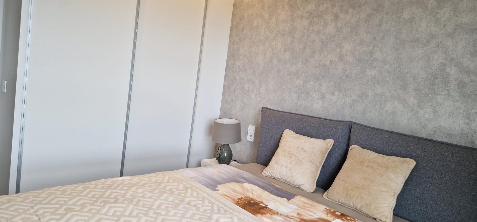 Bedroom in apartment for sale in Orihuela