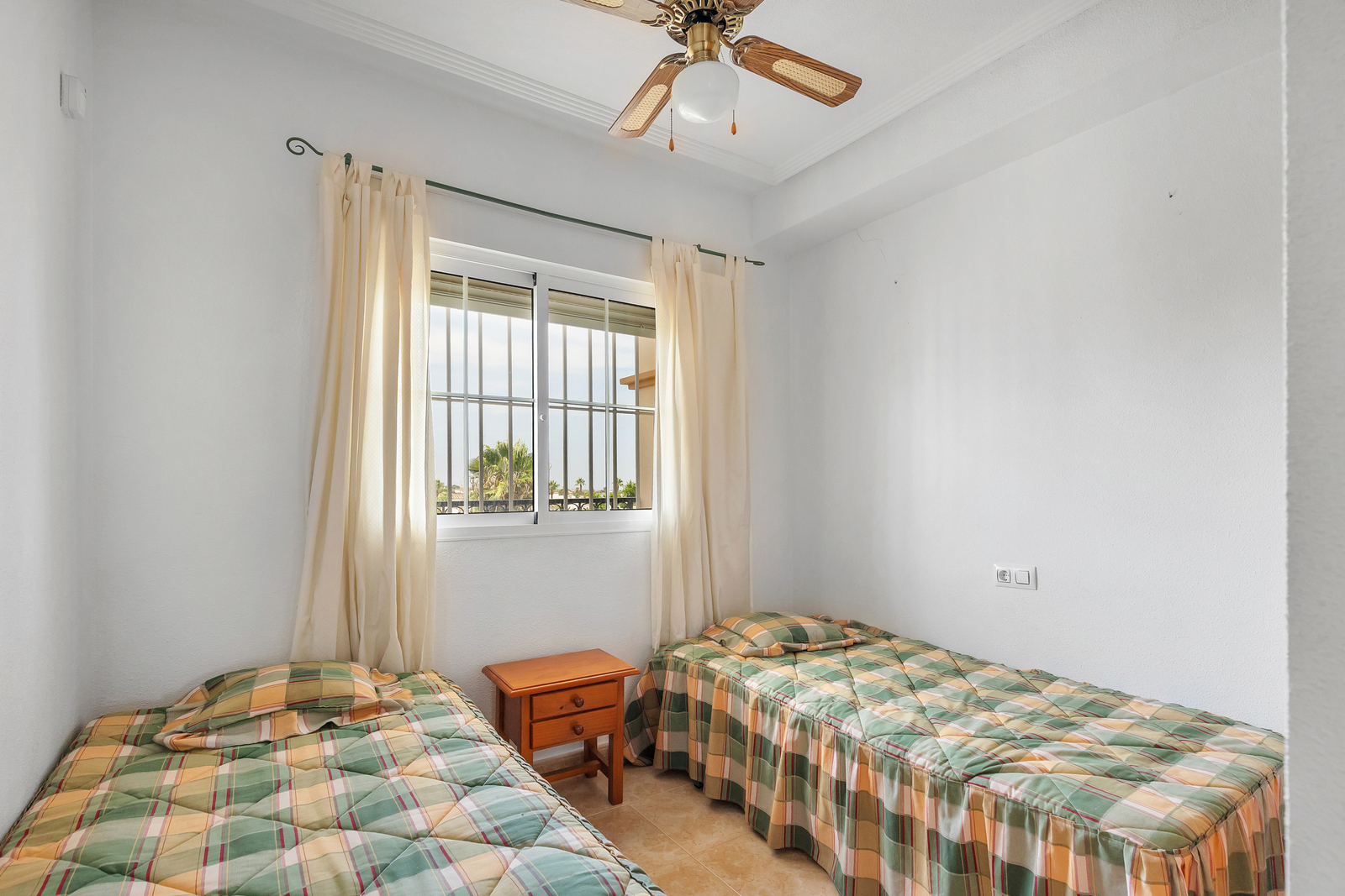 Bedroom in apartment for sale in Orihuela