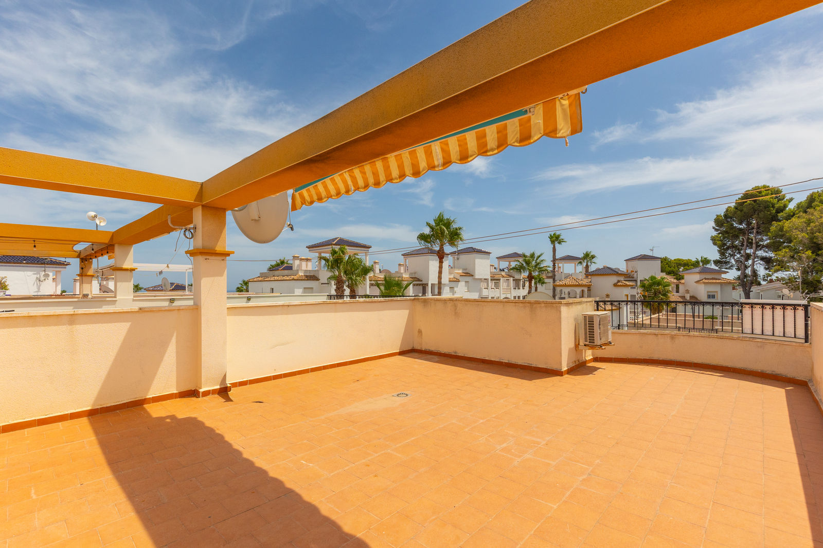 Master bedroom in apartment for sale in Orihuela