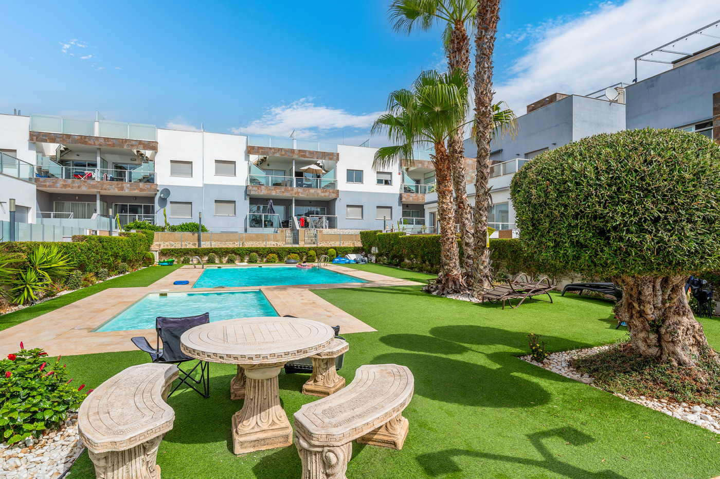 Garden in bungalow for sale in Orihuela Costa