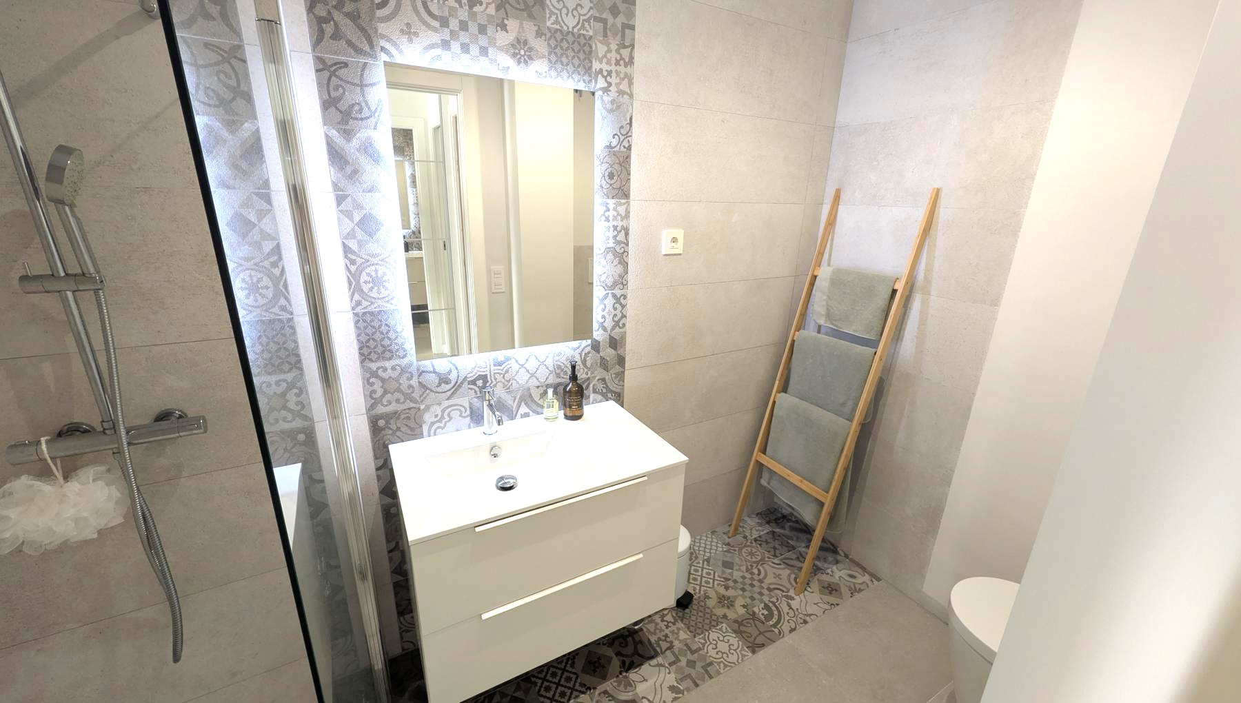 Master bedroom in villa for sale in Santiago de la Ribera