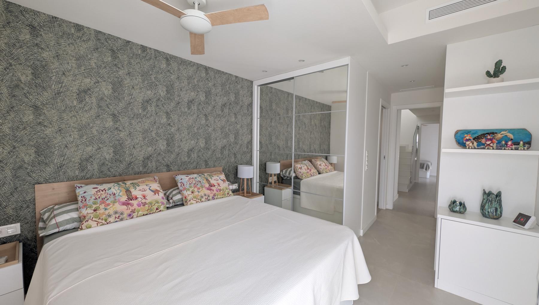 Garden in villa for sale in Santiago de la Ribera
