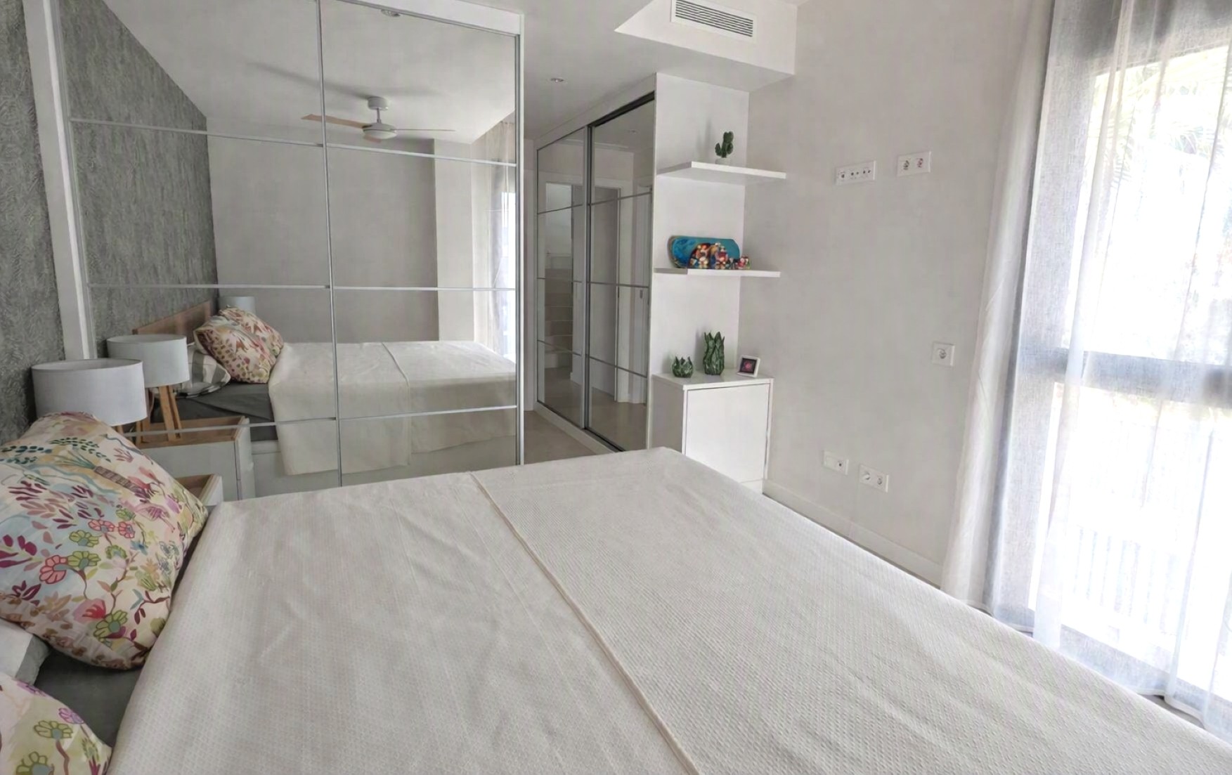 Bedroom in villa for sale in Santiago de la Ribera