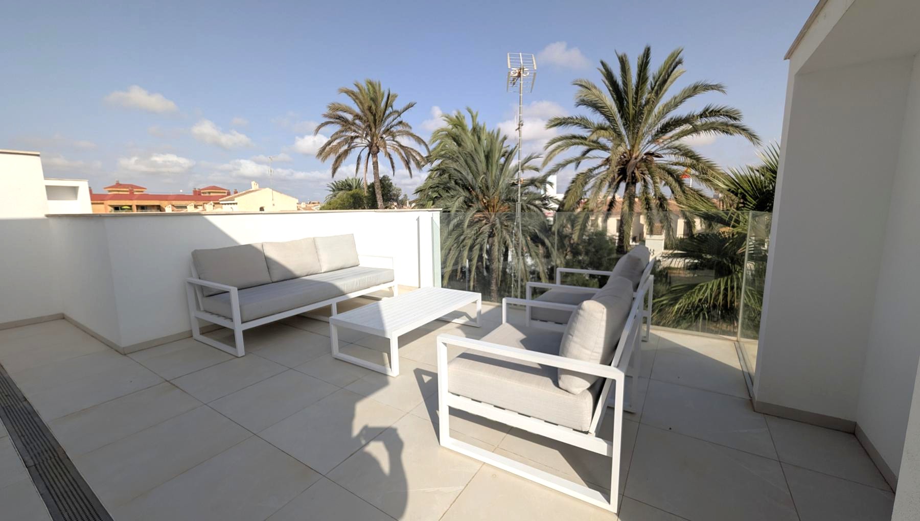 Garden in villa for sale in Santiago de la Ribera