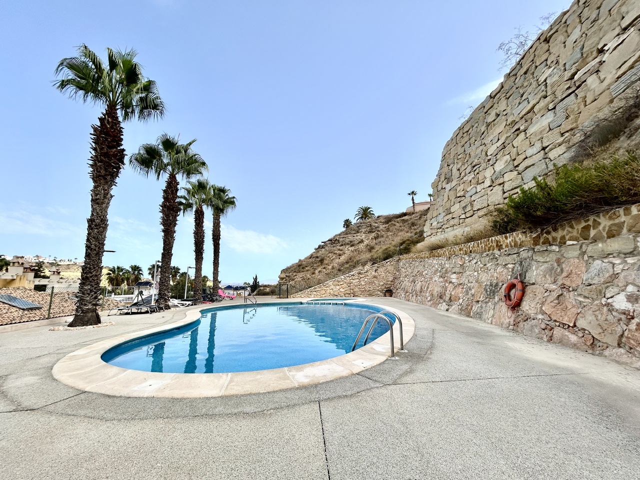 A fabulous 3-bedroom, 3-bathroom townhouse in an enviable position next to La Marquesa Golf Course in Ciudad Quesada, offering sunshine, space and the perfect Mediterranean lifestyle