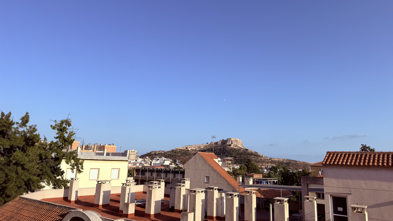 Bedroom in apartment for sale in Alicante
