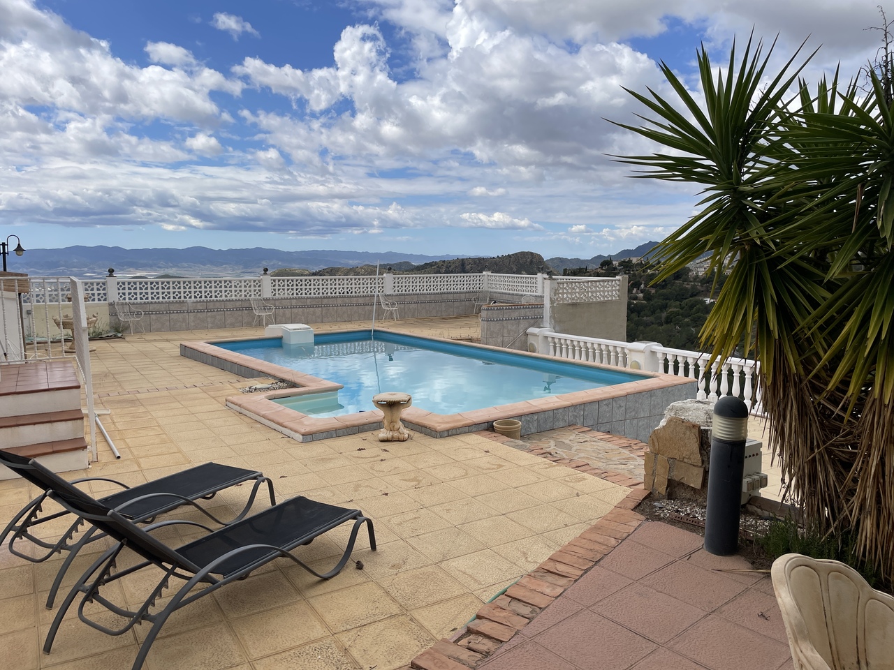 **REDUCED** A lovely single storey house with 4 bedrooms and 1 bathroom with terraces and an 8 x 4 private swimming pool close to Aledo, Murcia