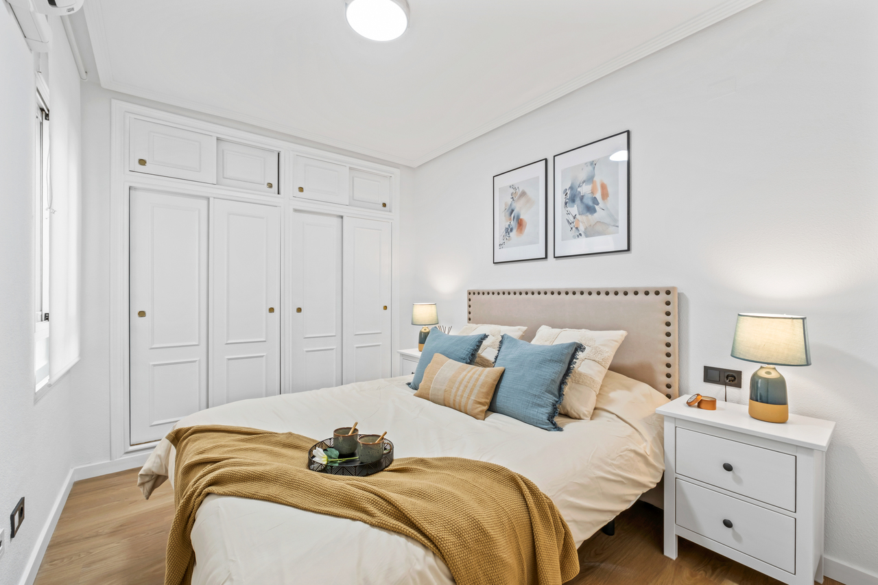 Master bedroom in apartment for sale in Playa Flamenca