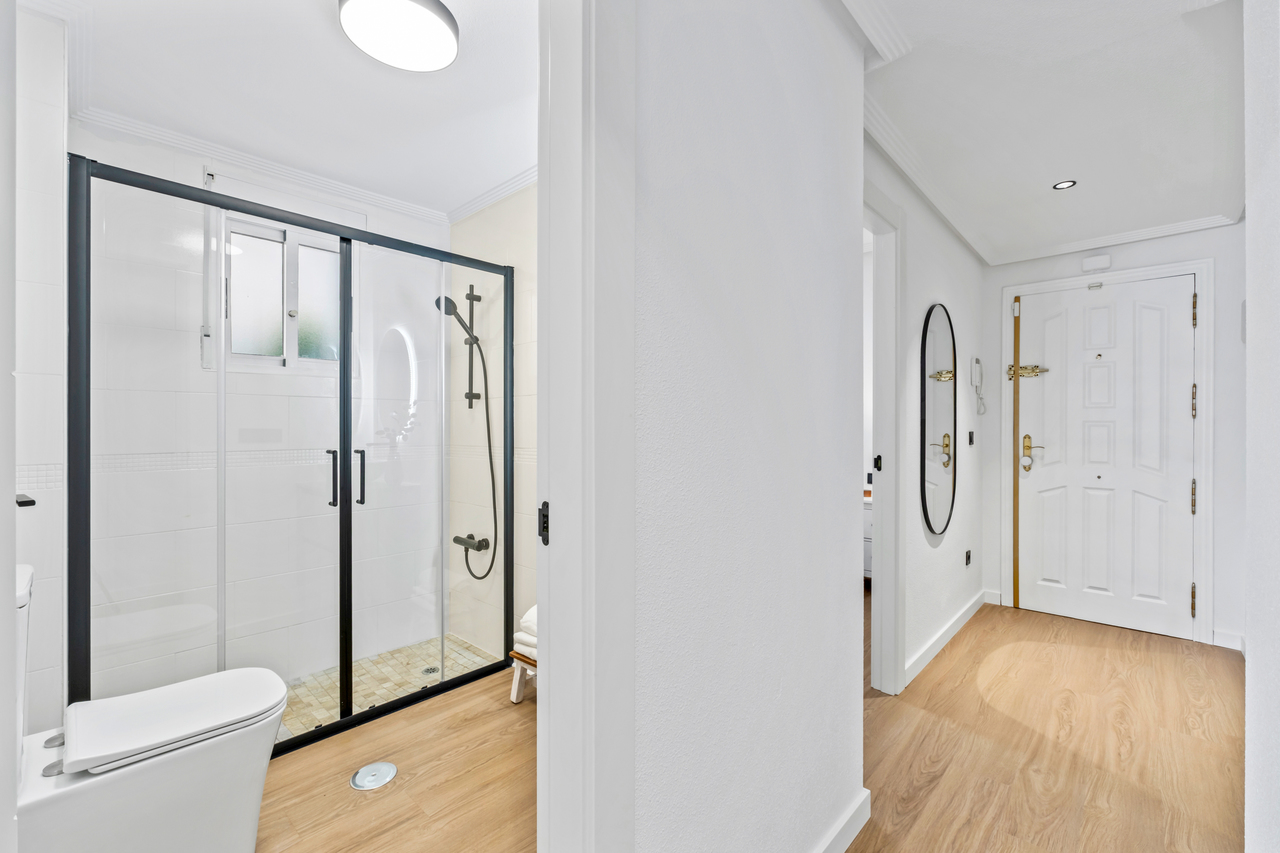 Bedroom in apartment for sale in Playa Flamenca