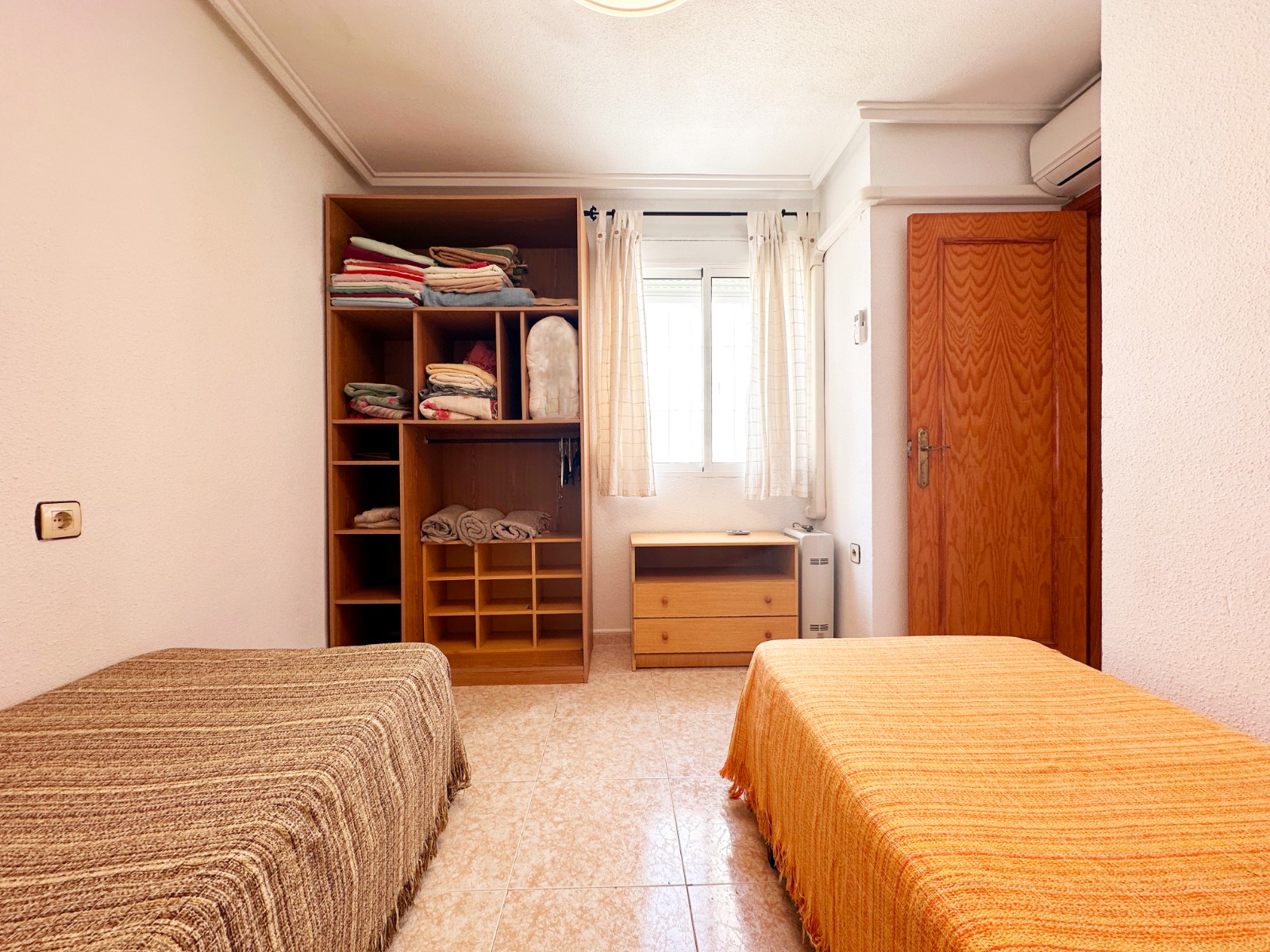 Master bedroom in bungalow for sale in Torrevieja