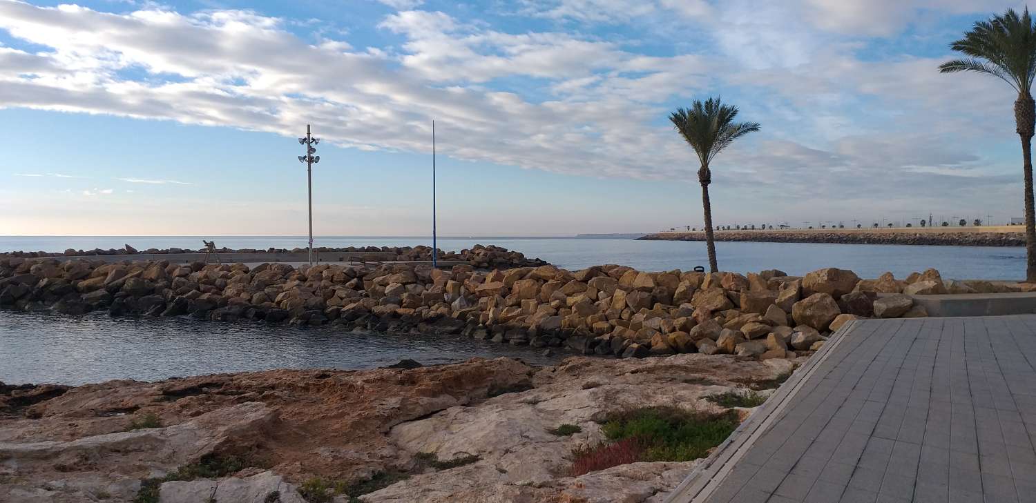 Penthouse apartment for sale with 2 bedrooms, 1 bathroom, open-plan kitchen and a splendid terrace, located on San Luis Street in Torrevieja (Alicante), just 1km from the beach and close to El Acequión Public School and all amenities, including bus stops,