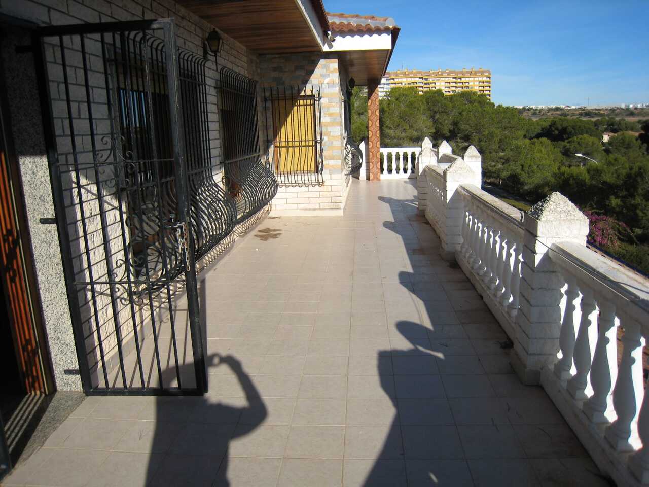 Garden in villa for sale in Campoamor