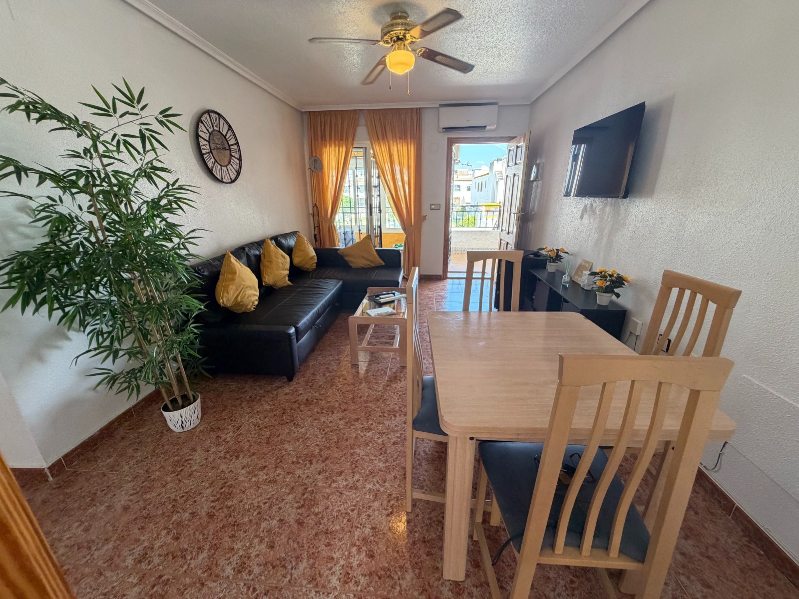 Dining area in apartment for sale in Orihuela