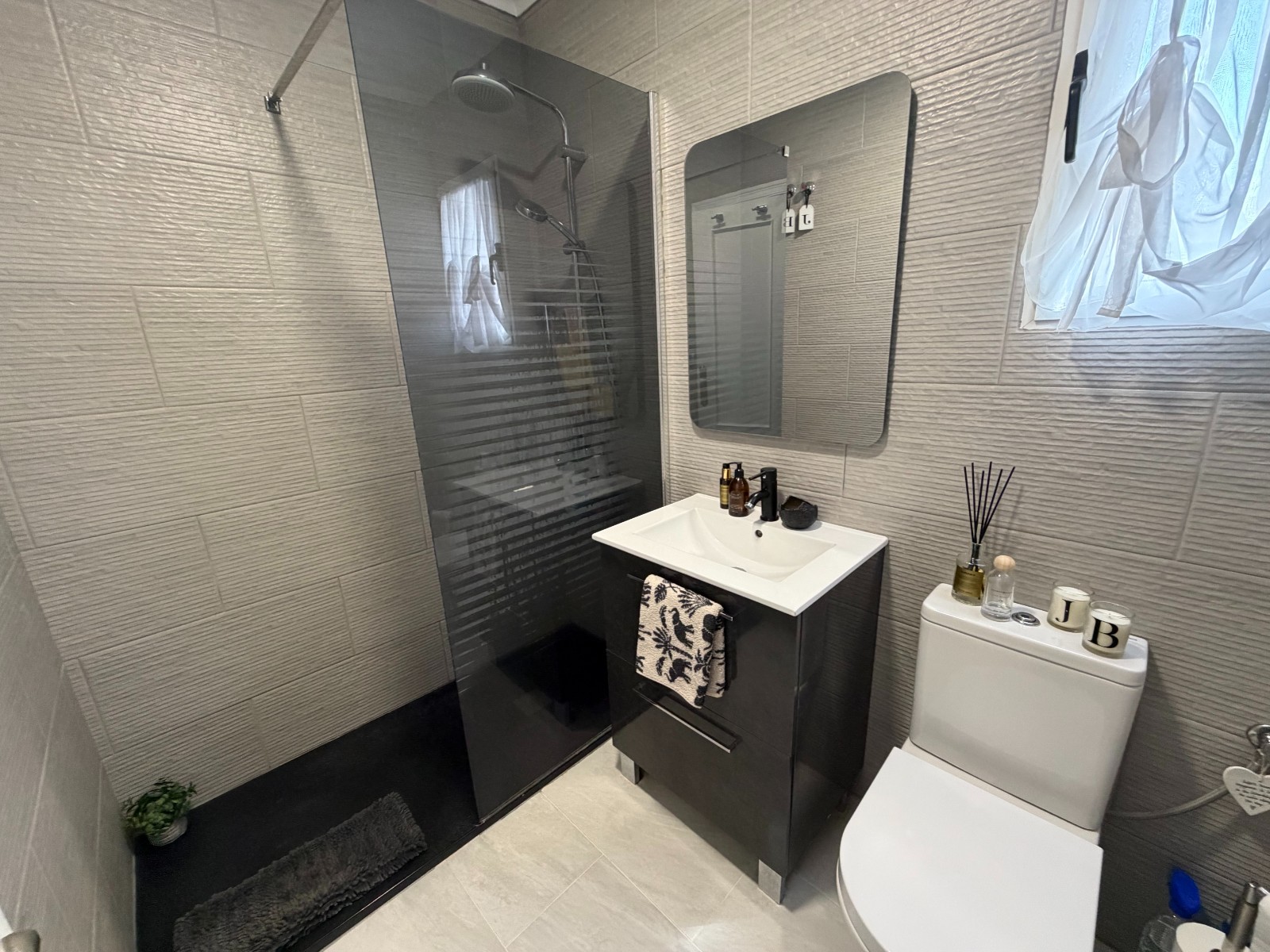 Master bedroom in apartment for sale in Orihuela