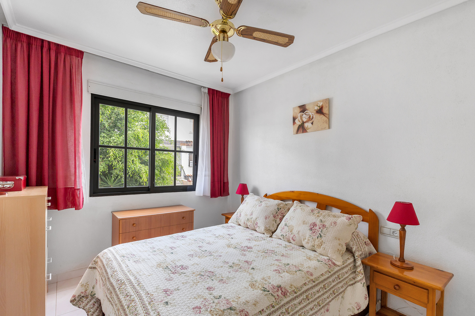 Master bedroom in apartment for sale in Torrevieja