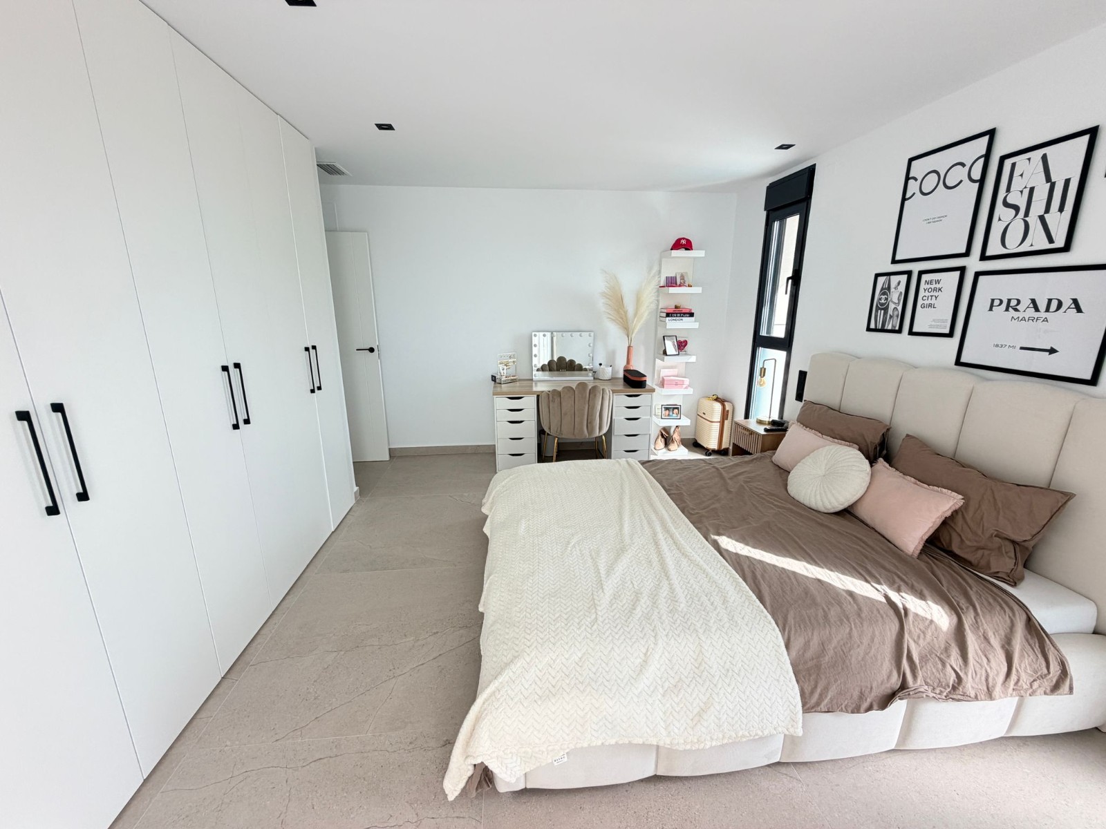Master bedroom in villa for sale in Dolores