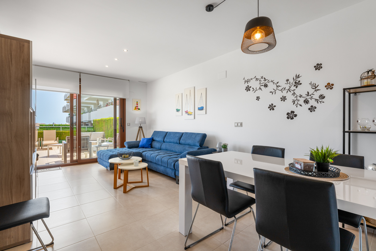 Master bedroom in apartment for sale in Cabo Roig