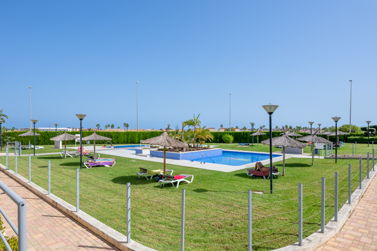 Master bedroom in apartment for sale in Cabo Roig