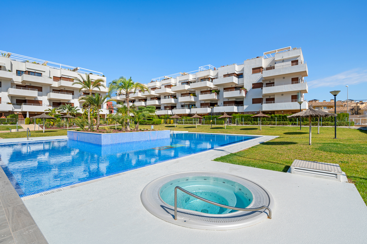 Garden in apartment for sale in Cabo Roig