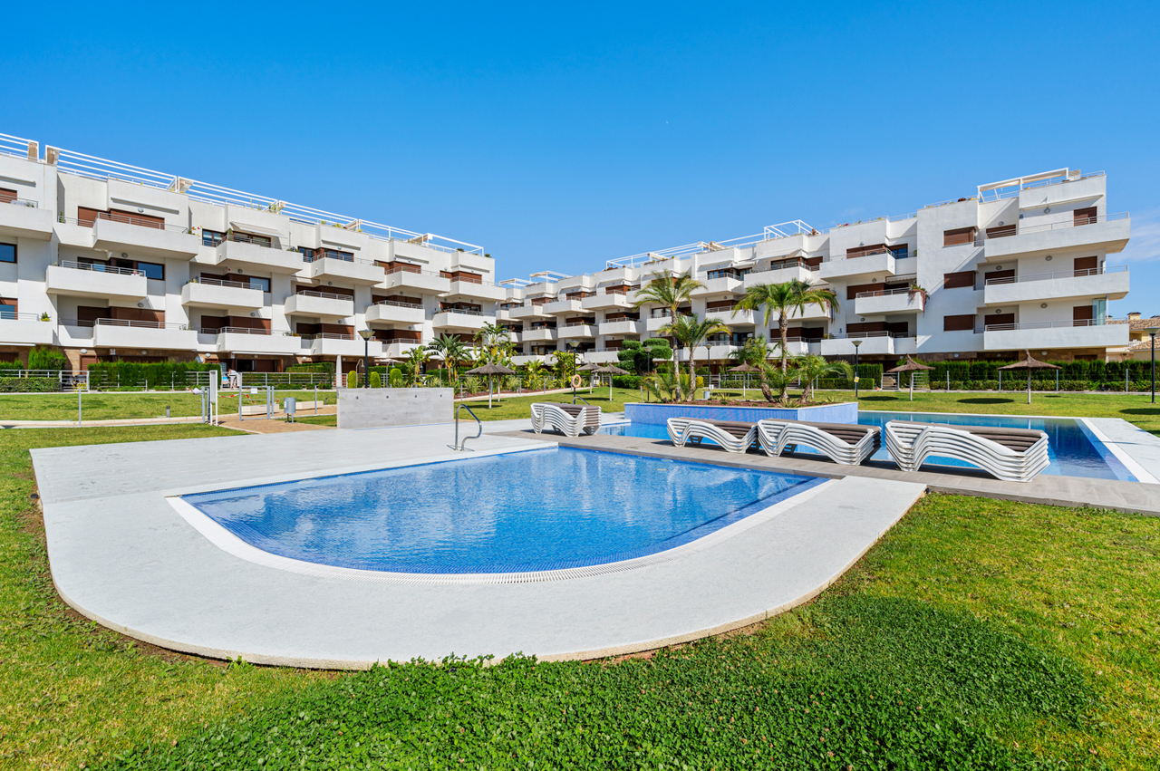 Dining area in apartment for sale in Cabo Roig