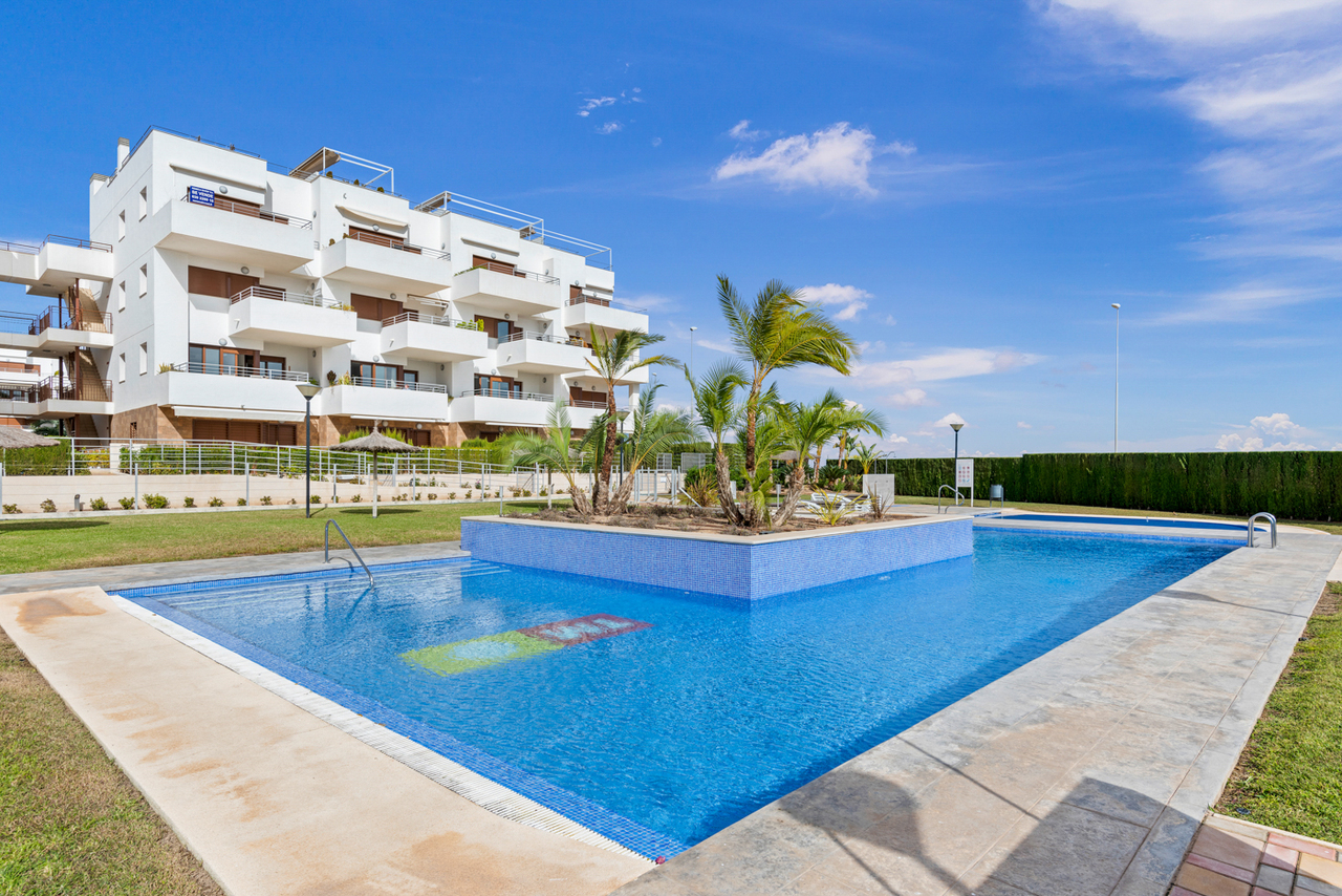 Garden in apartment for sale in Cabo Roig