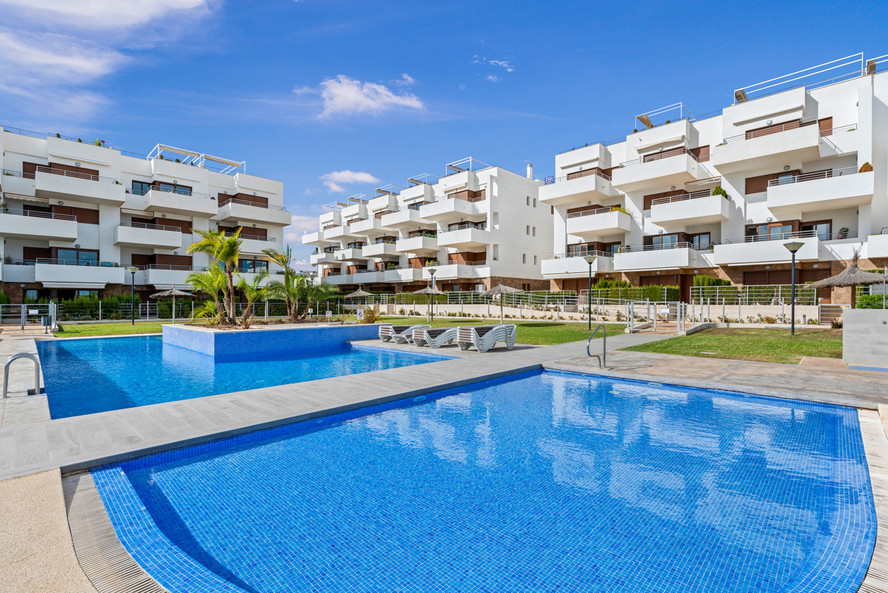 Dining area in apartment for sale in Cabo Roig