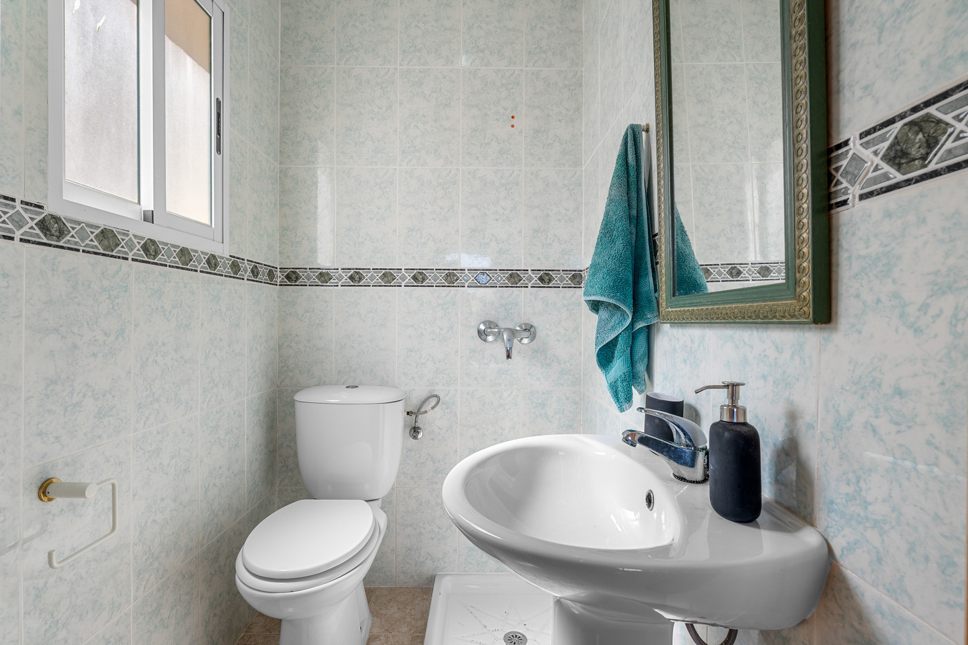 Bedroom in bungalow for sale in Cabo Roig