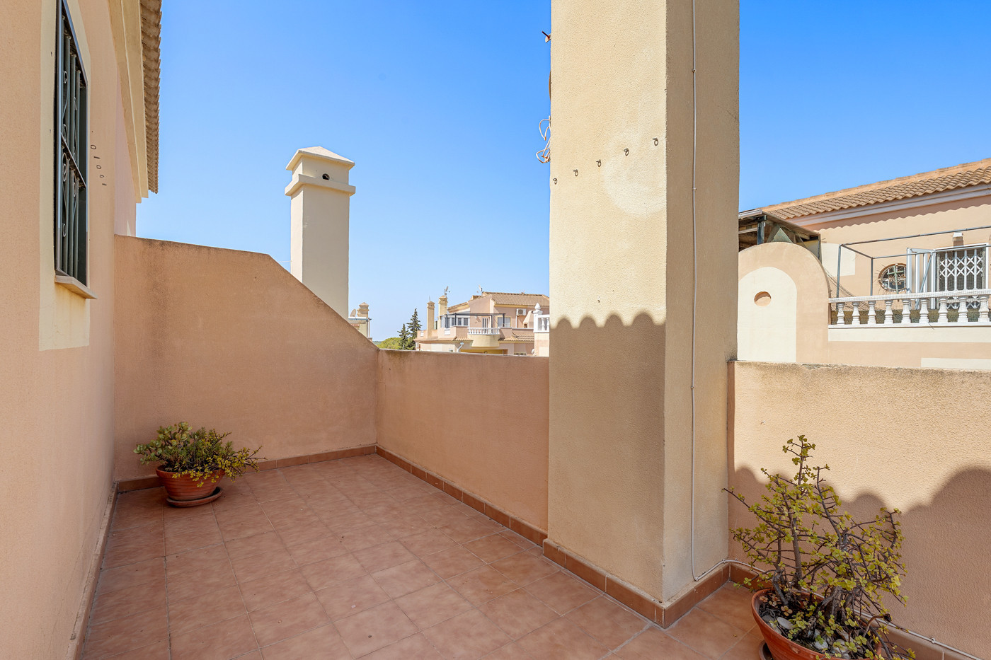 Master bedroom in bungalow for sale in Cabo Roig
