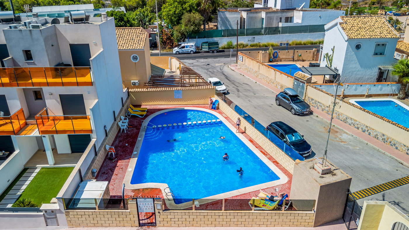 Bedroom in bungalow for sale in Cabo Roig