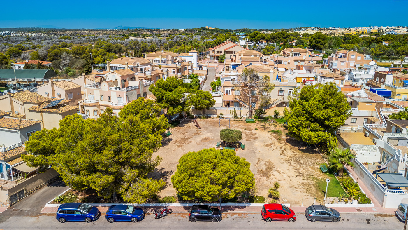 Dining area in bungalow for sale in Cabo Roig