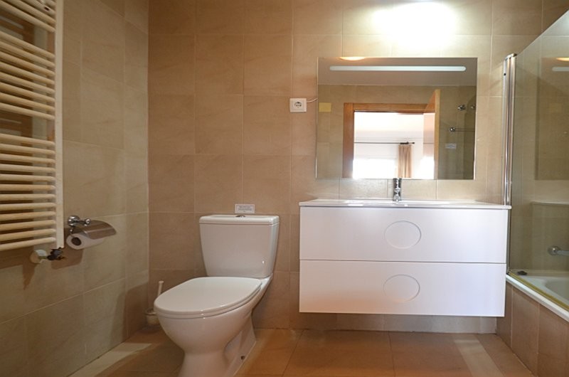 Bathroom in apartment for sale in Hacienda Riquelme Golf Resort