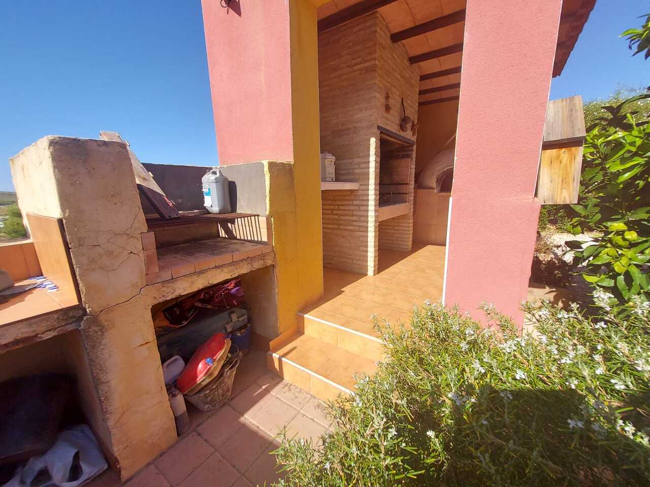 Kitchen in villa for sale in Calasparra