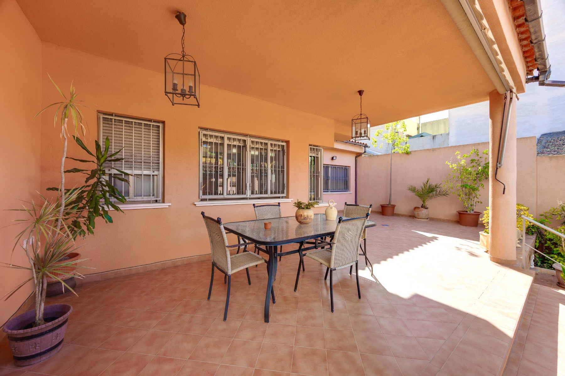Pool area in villa for sale in Benejuzar