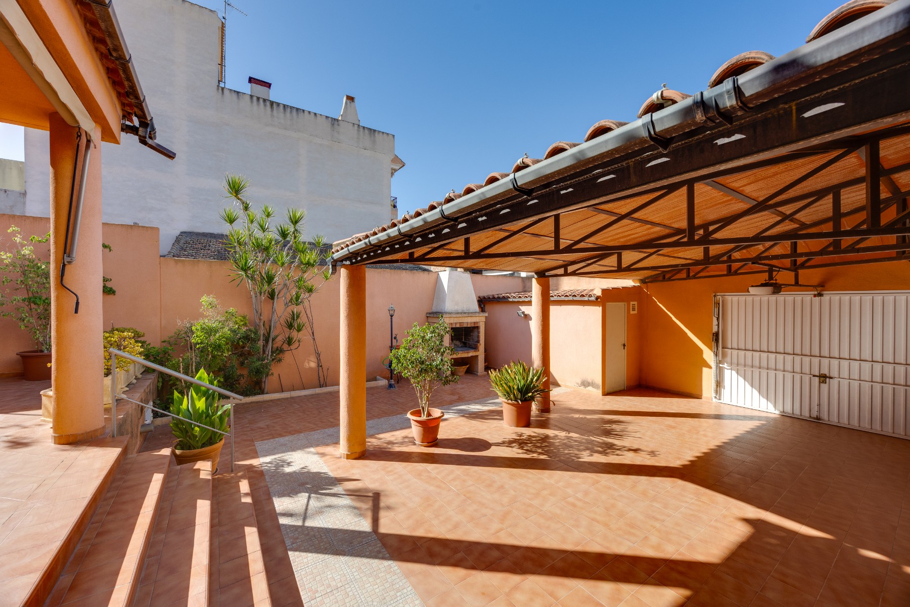 Garden in villa for sale in Benejuzar