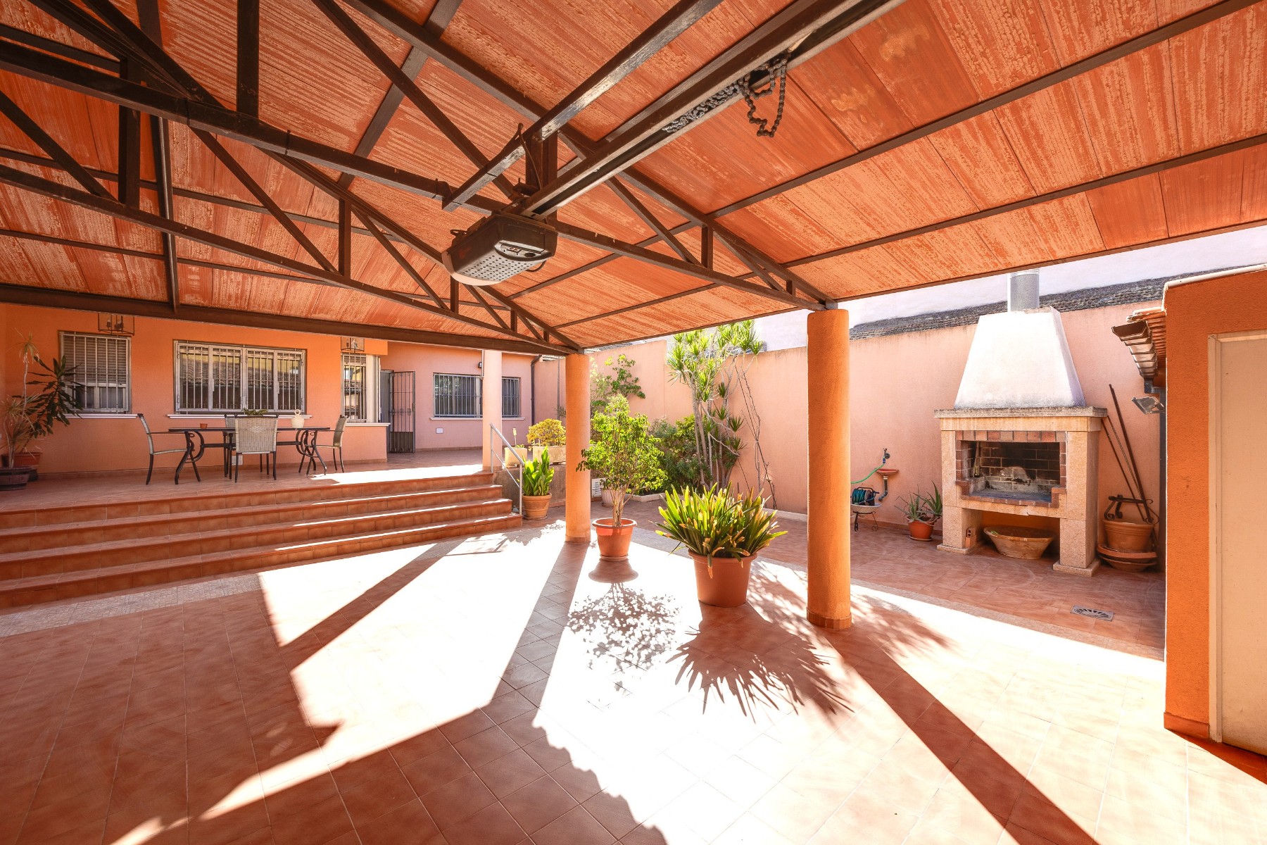 Dining area in villa for sale in Benejuzar