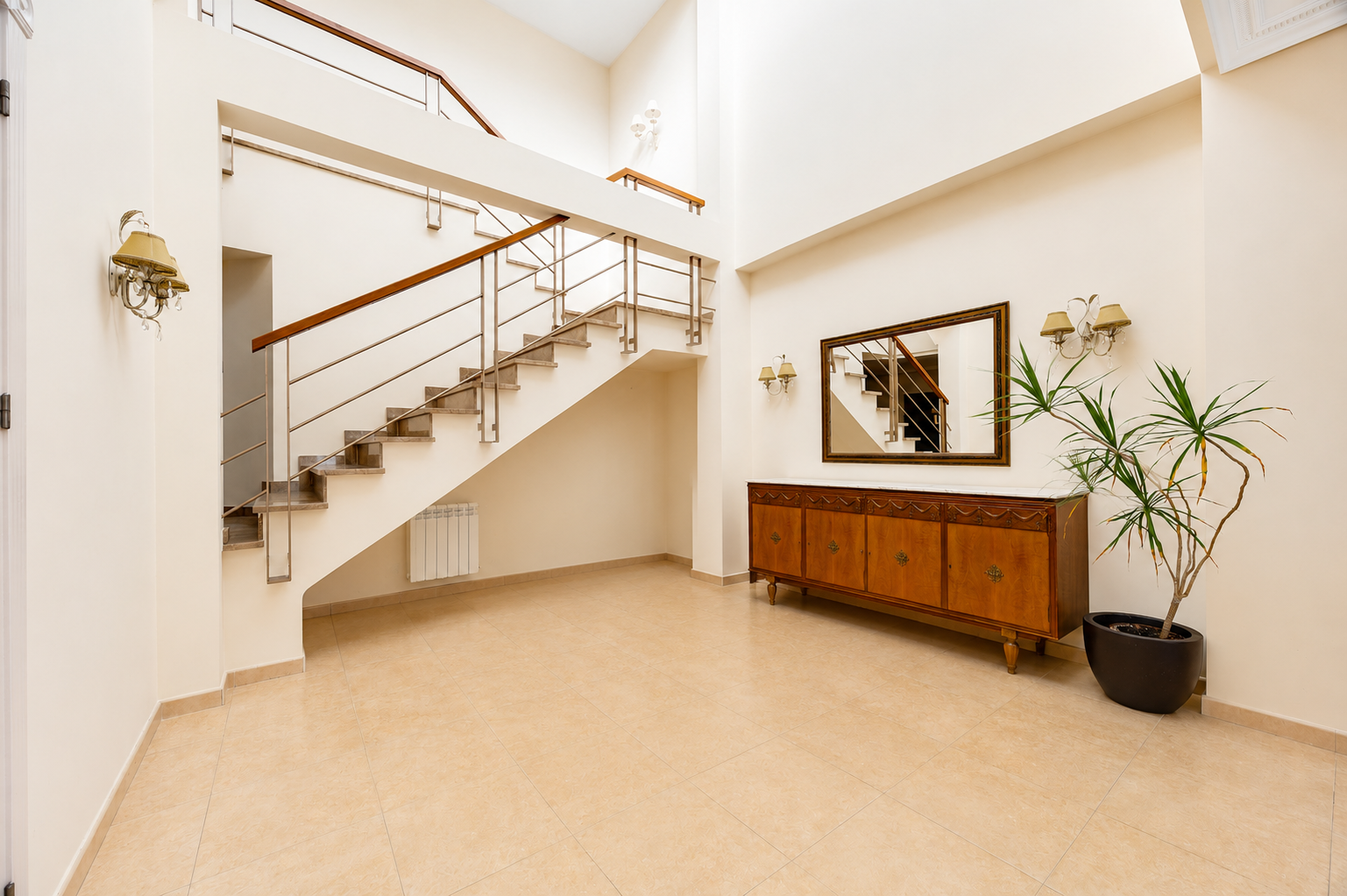 Pool area in villa for sale in Benejuzar