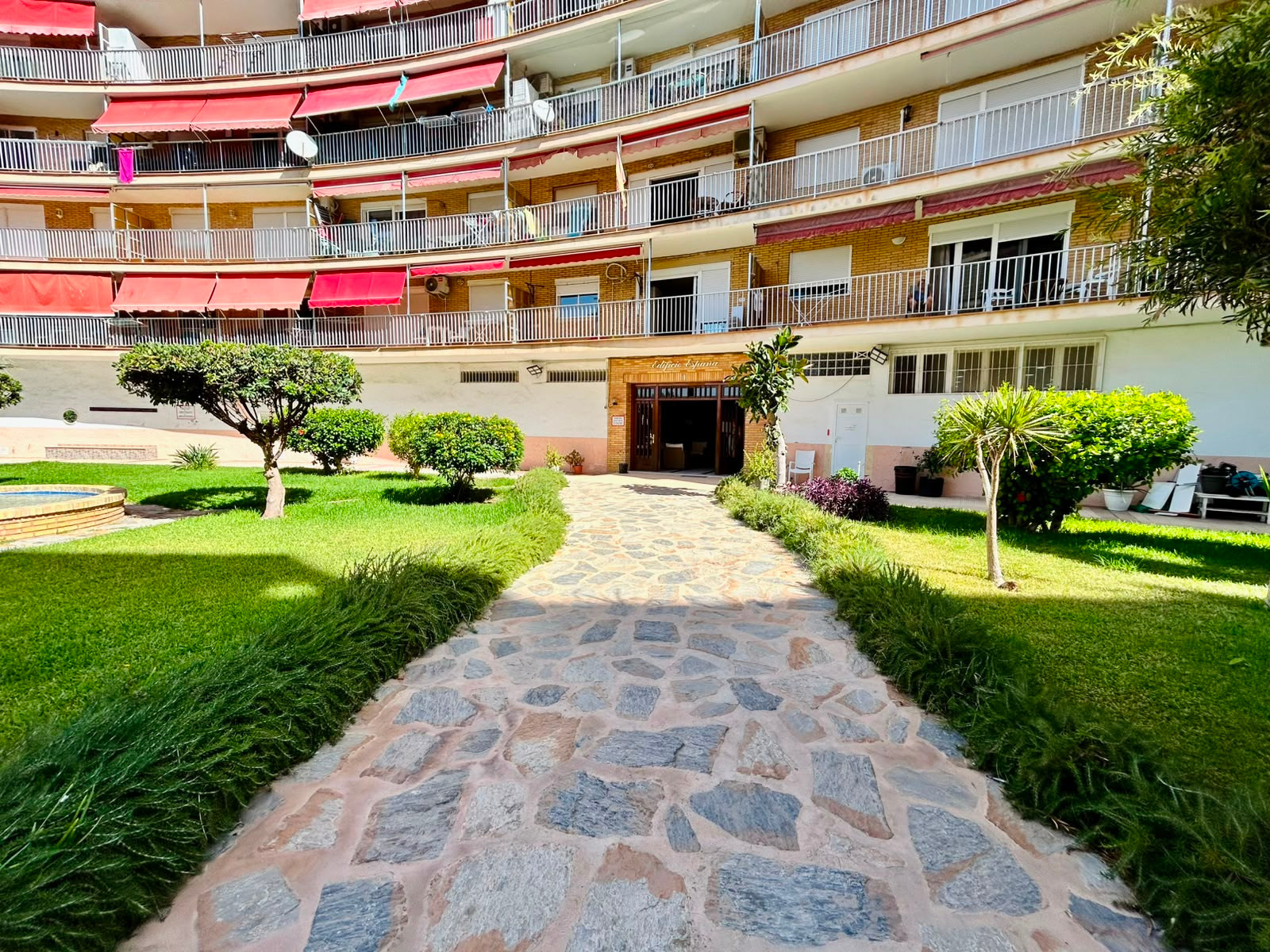 This lovely apartment is located in Torrevieja, just around 7 metres from the beach