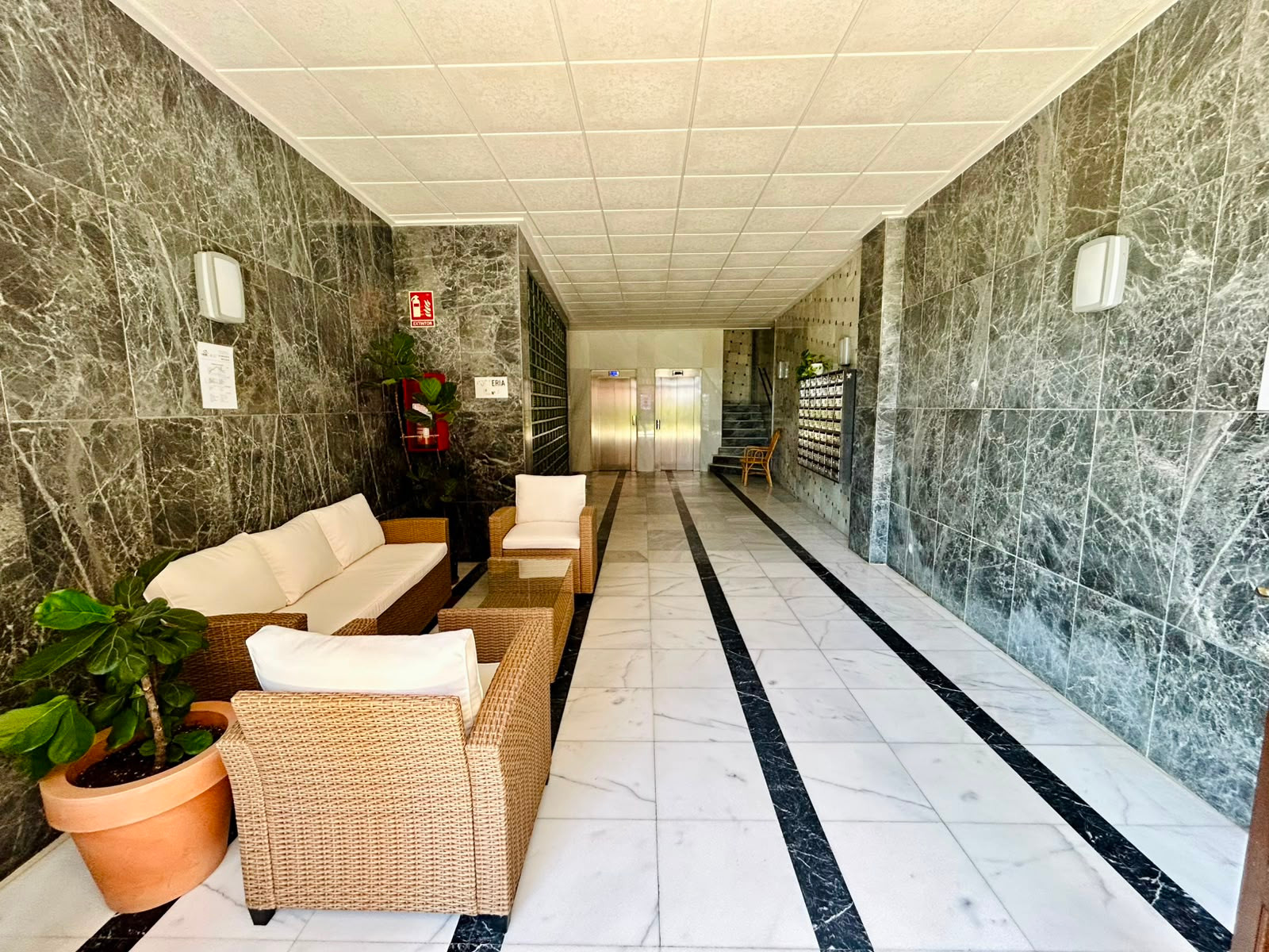 This lovely apartment is located in Torrevieja, just around 7 metres from the beach