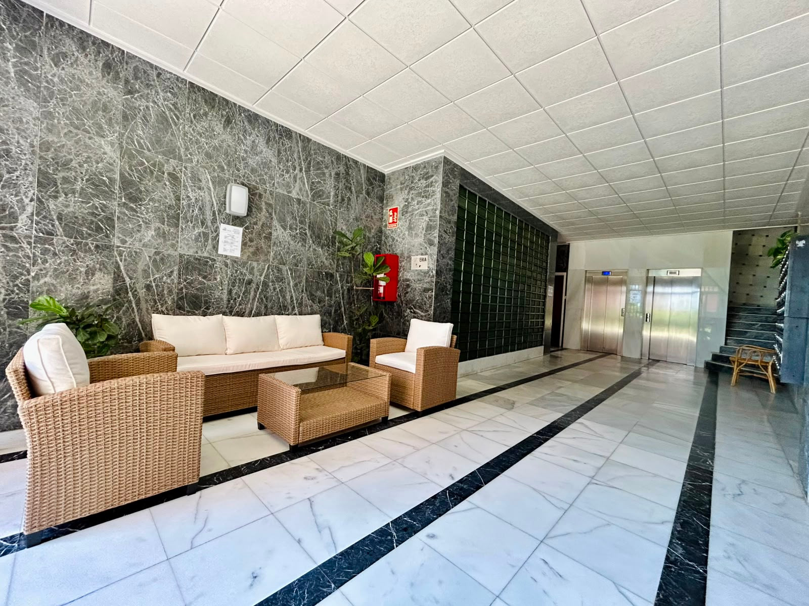 This lovely apartment is located in Torrevieja, just around 7 metres from the beach