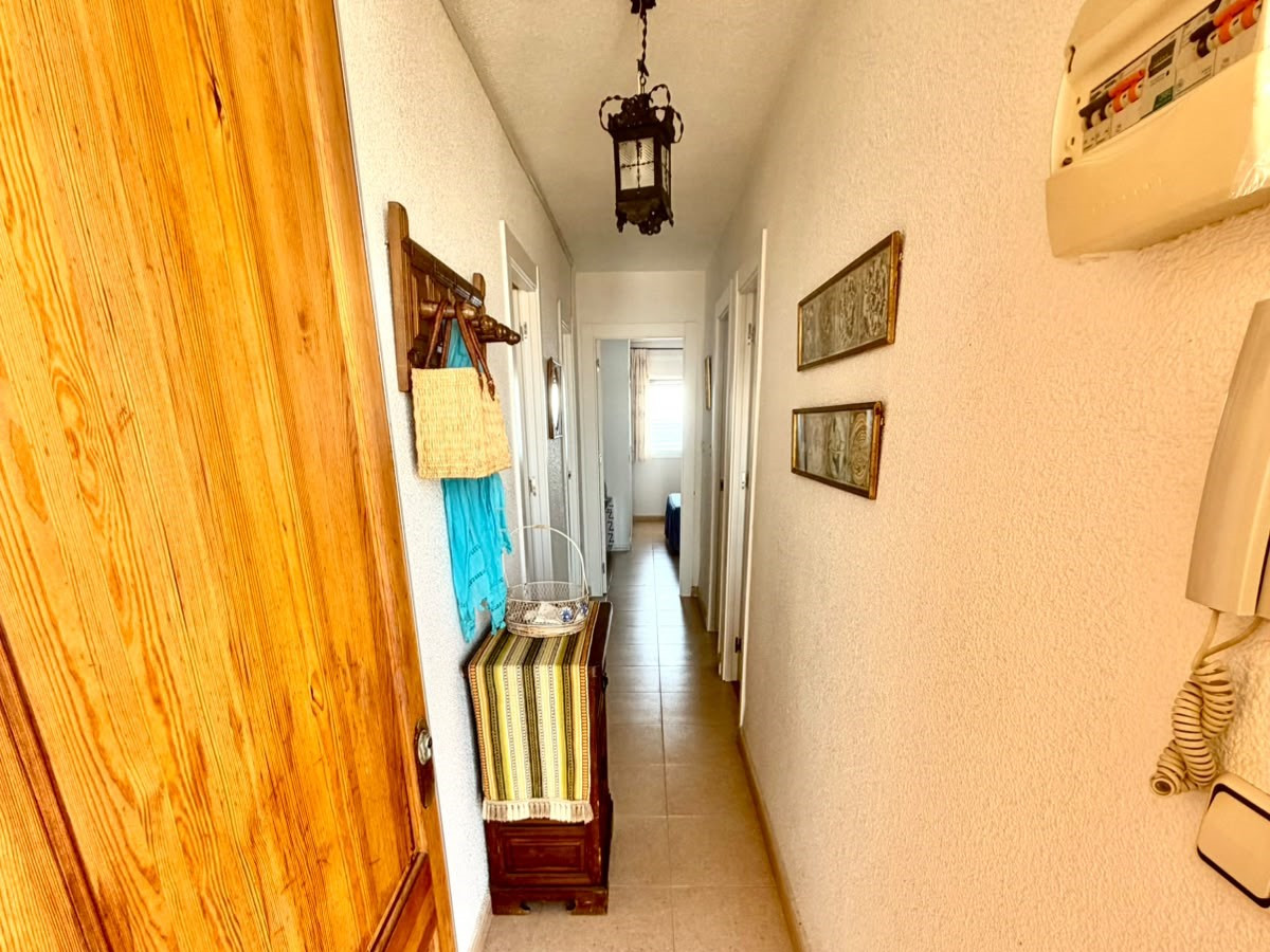 This lovely apartment is located in Torrevieja, just around 7 metres from the beach
