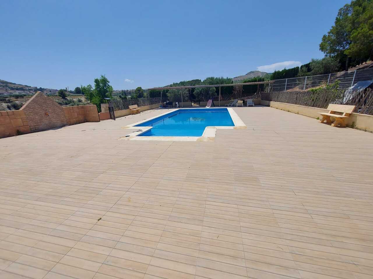 Garden in villa for sale in Calasparra