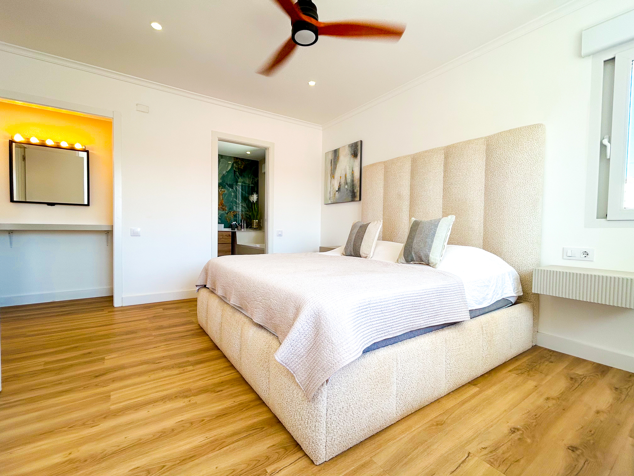 Bedroom in villa for sale in Mar de Cristal