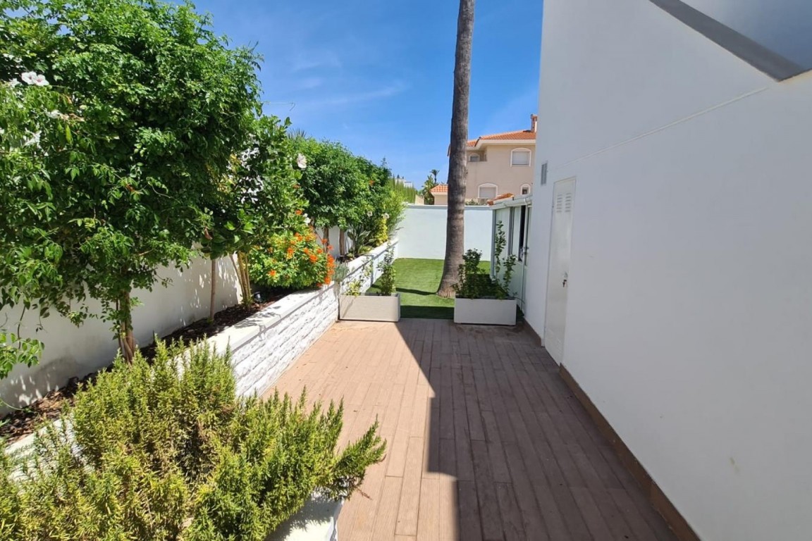 Terrace in villa for sale in Ciudad Quesada