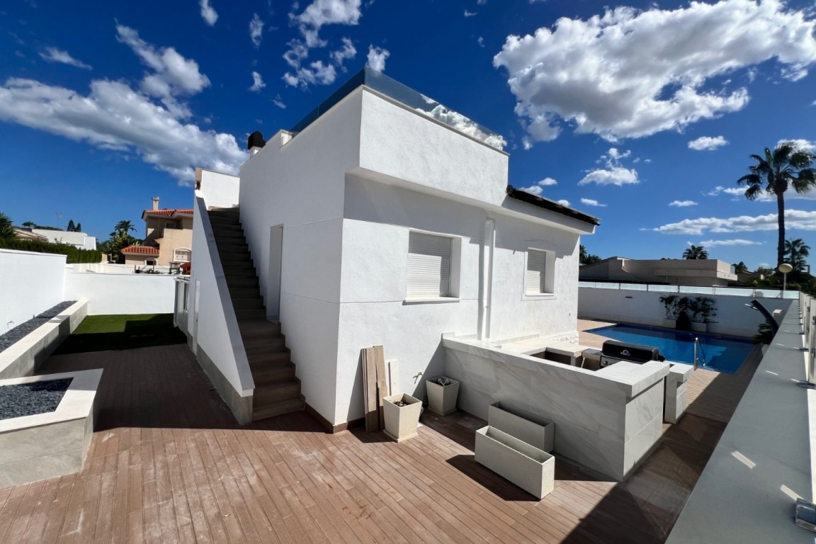 Vollständig renovierte 4-Zimmer-Villa mit Privatschwimmbad in Doña Pepa